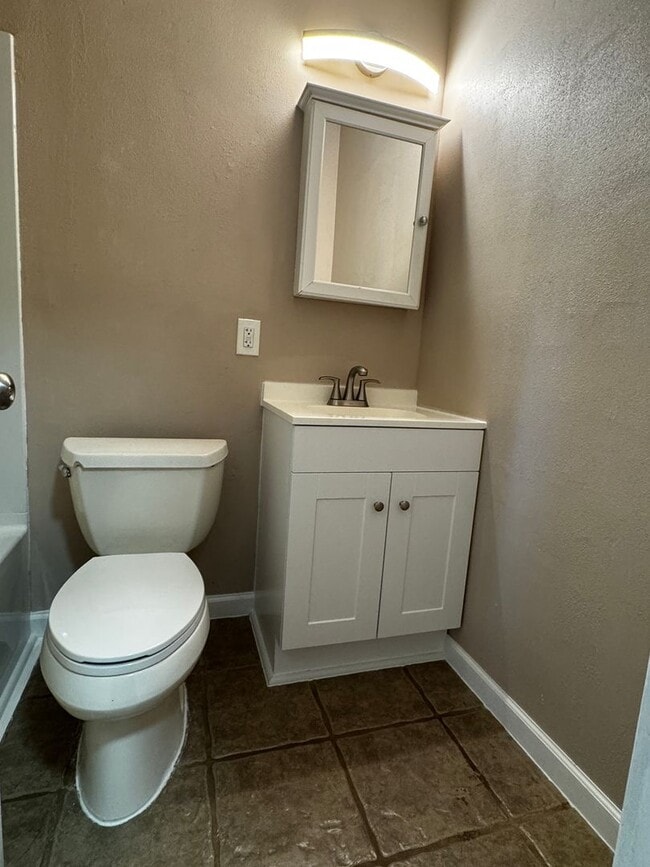 Building Photo - 3028 NE Pioneer Blvd