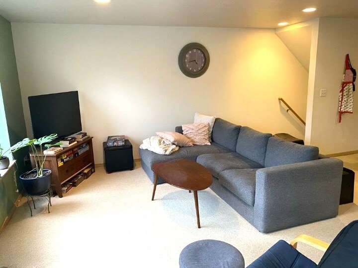 Building Photo - 7543 11th Ave NE #B