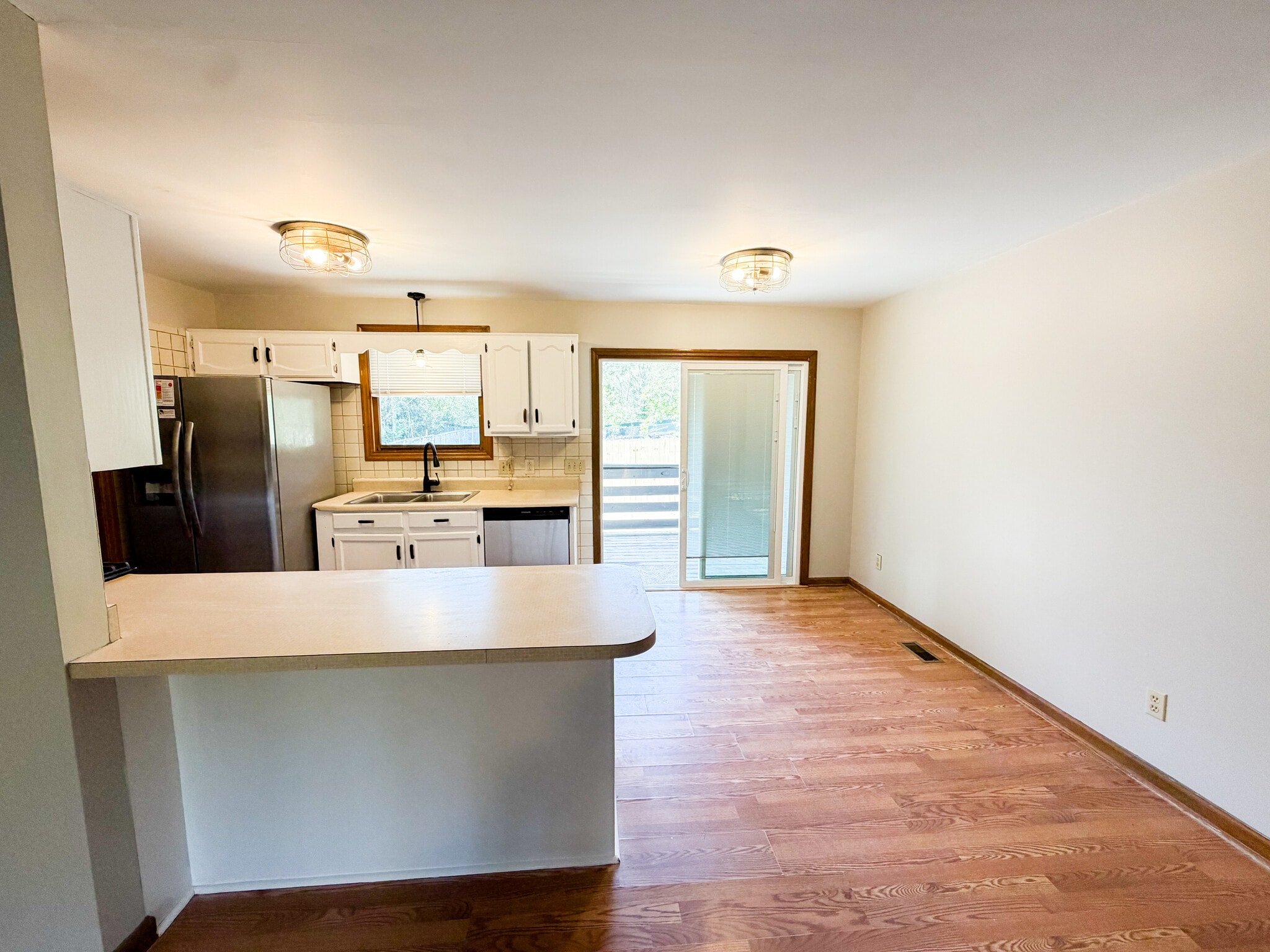 Building Photo - 812 Free Silver Rd