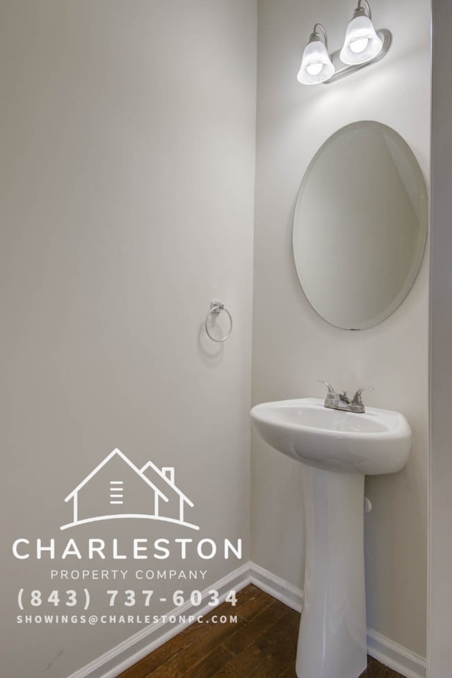 Building Photo - 9083 Parlor Dr