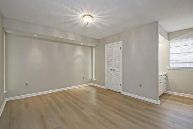 Building Photo - 31 Antigua Dr