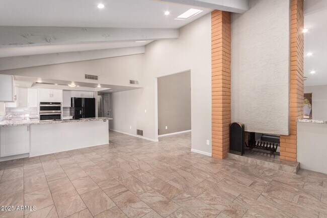 Building Photo - 10021 N 74th Pl