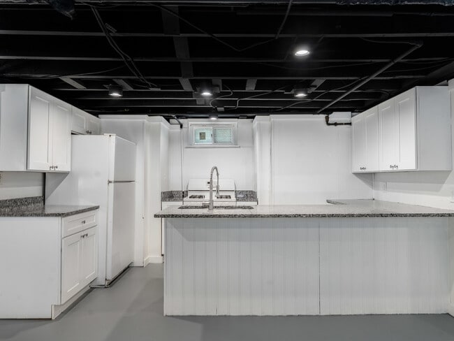 Building Photo - 3 E Main St