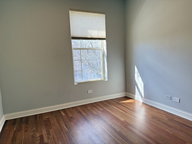 Building Photo - 5025 S Michigan Ave