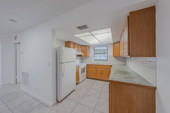 Building Photo - 8507 Sunset Dr
