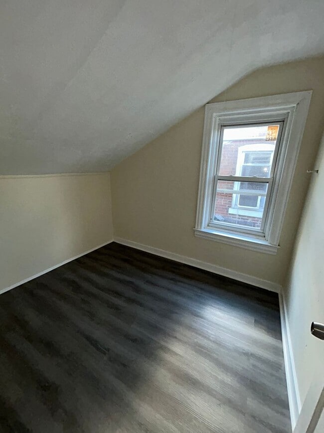 Building Photo - 510 N Hermitage Ave