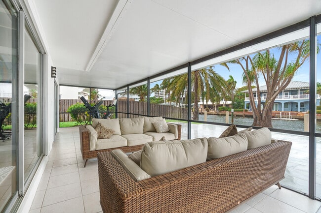 Building Photo - 273 Tropic Dr