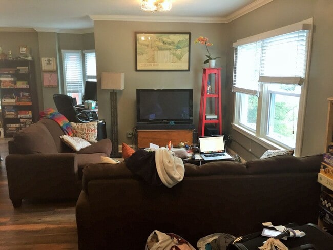 Building Photo - 6329-6331 Bartlett