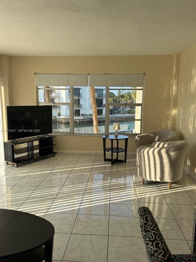 Building Photo - 11111 Biscayne Blvd