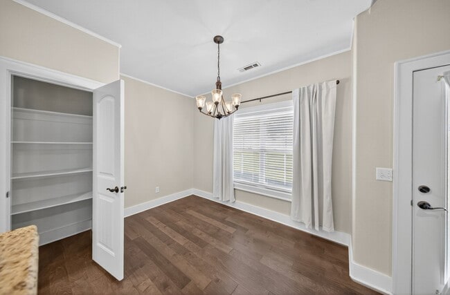 Building Photo - Great Home in Qiuet Friendly Neighborhood ...