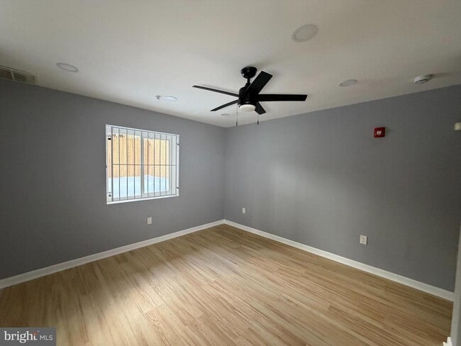 Building Photo - 1831 W Diamond St