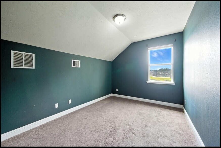 Suite Bedroom - 25218 Lockspur Dr