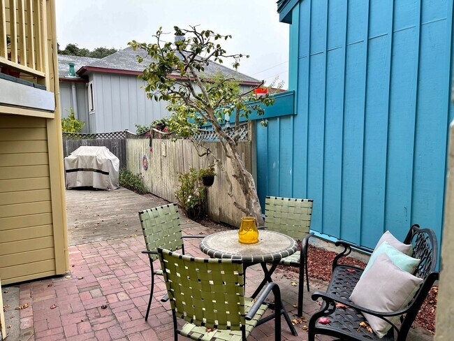 Building Photo - Pacific Grove Historical 3 Bed 2 Bath