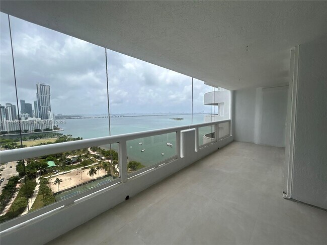 Building Photo - 1717 N Bayshore Dr
