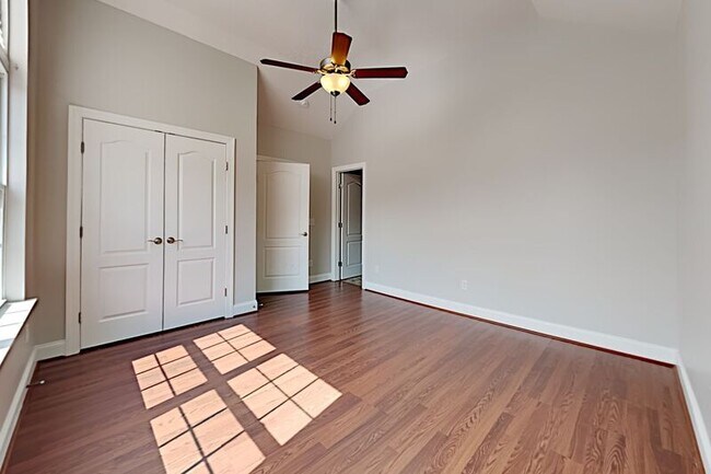 Building Photo - 844 Daybreak Dr