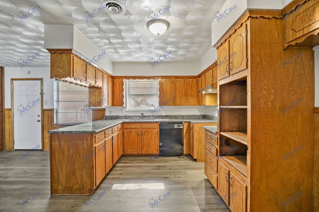 Building Photo - 8708 Barclay St