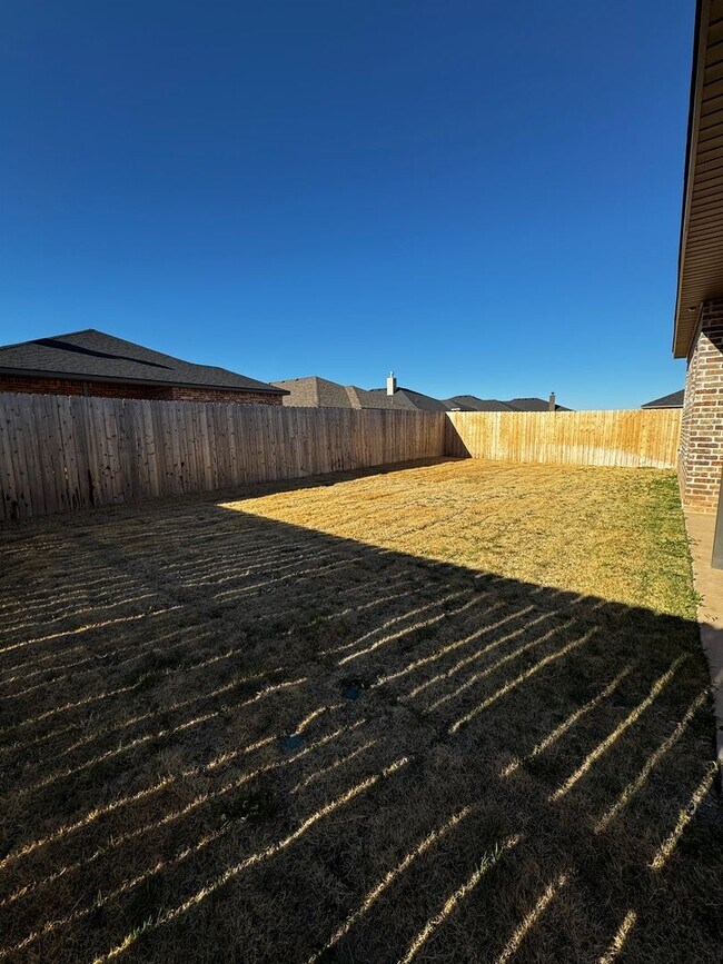 Building Photo - Fabulous Luxury Newer 2026 Build 3/2/2