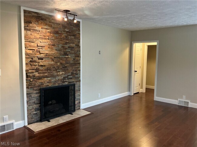 Building Photo - 3653 Brainard Rd