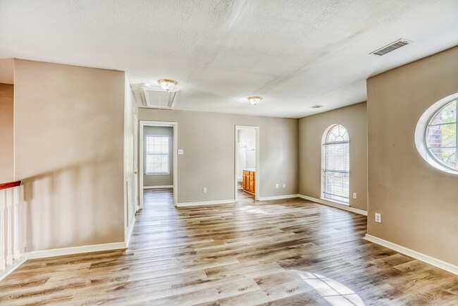 Building Photo - 3931 Echo Mountain Dr