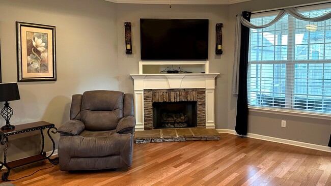 Building Photo - COMING IN June - Large Townhouse in Stonew...