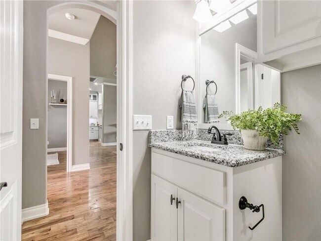 Building Photo - Stunning Home in West Edmond + 5 bedrooms ...