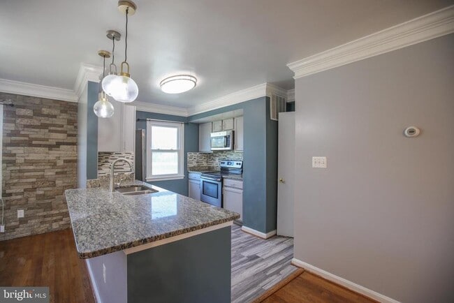 Building Photo - 12337 Chesterton Dr
