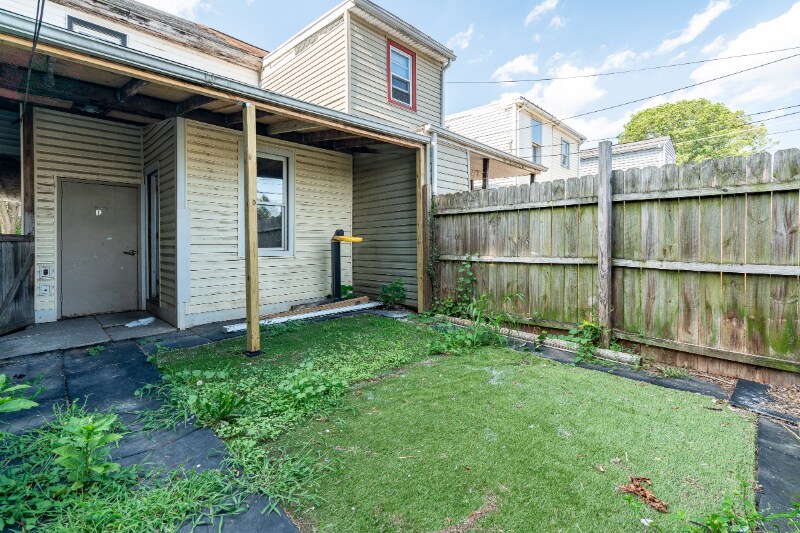 Building Photo - 1026 Orchard St