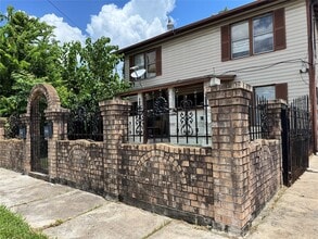 Building Photo - 5617 Eskridge St