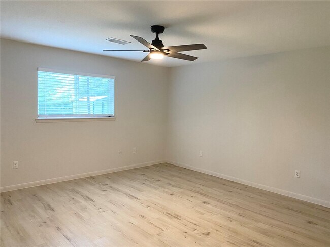 Building Photo - 26411 Maplewood Dr