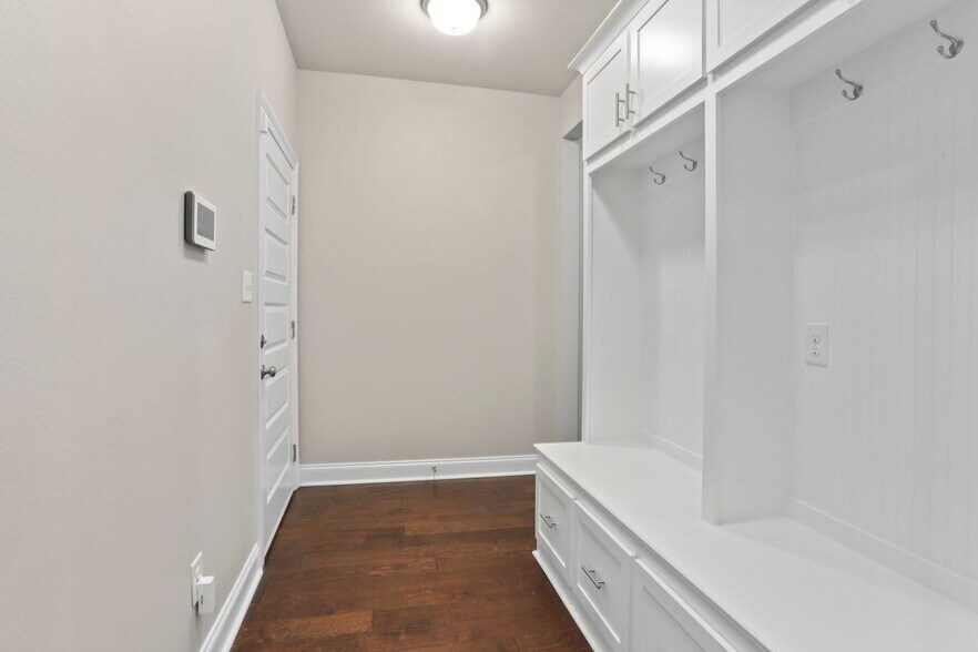 Building Photo - 825 Mano Myrtle Dr