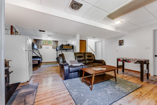Building Photo - 521 Woodhaven Dr