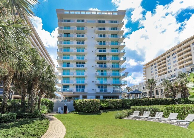 Primary Photo - 9499 Collins Ave