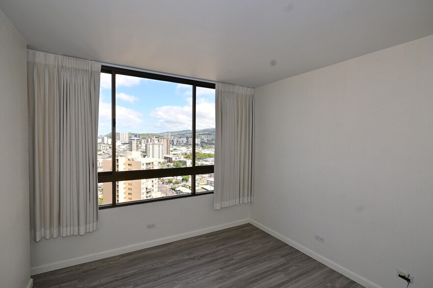Building Photo - 2499 Kapiolani Blvd