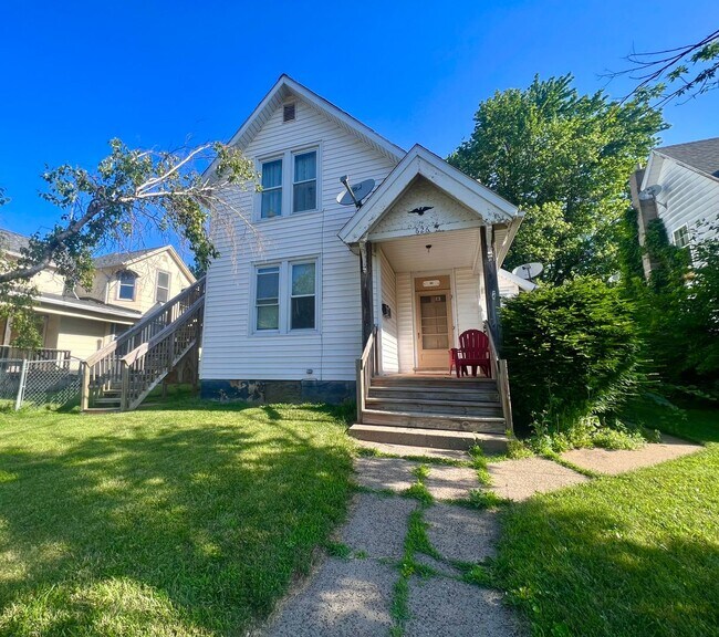 Primary Photo - 626 12th Ave S