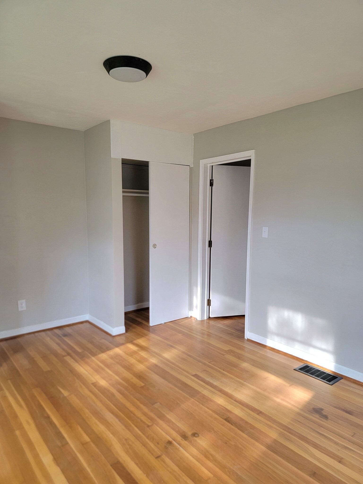 Building Photo - 854 Santa Cruz Ave