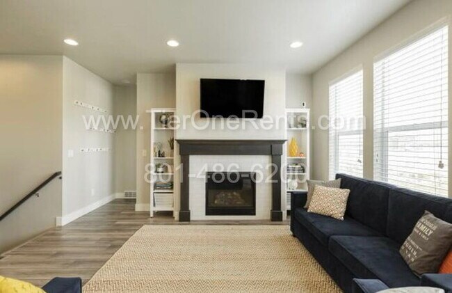 Building Photo - NO DEPOSIT option available for qualified ...