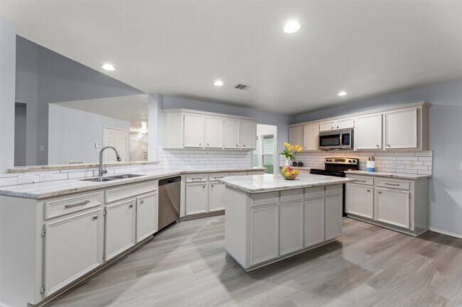 Building Photo - 11745 Logan Ridge Dr