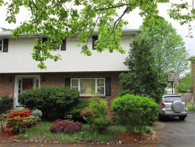 Building Photo - Gorgeous single family home in Needham available for rent NOW!