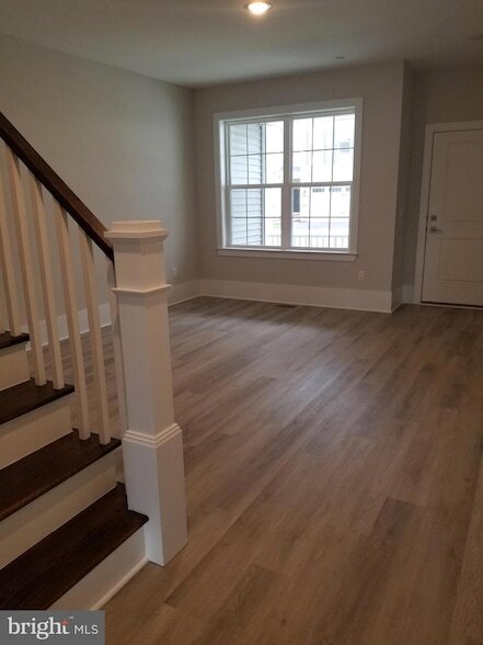 Building Photo - 4403 Thompson Dr