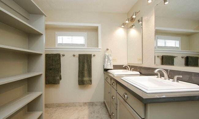 Building Photo - 19518 Gladewater Dr