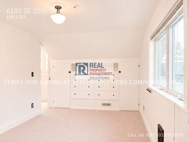 Building Photo - 6105 SE 20th Ave