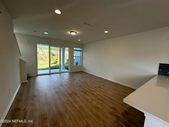 Building Photo - 545 Brandon Lks Dr