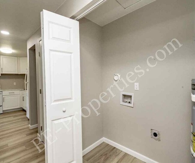 Building Photo - Central Tacoma Rambler