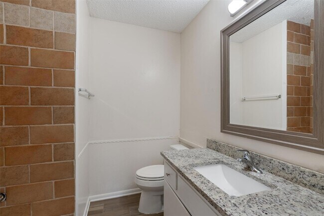 Building Photo - 325 Heartwood Dr