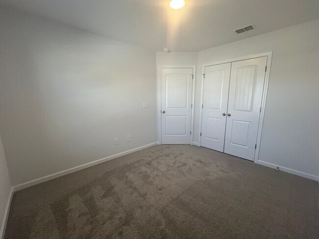 Building Photo - 23 Country Cir