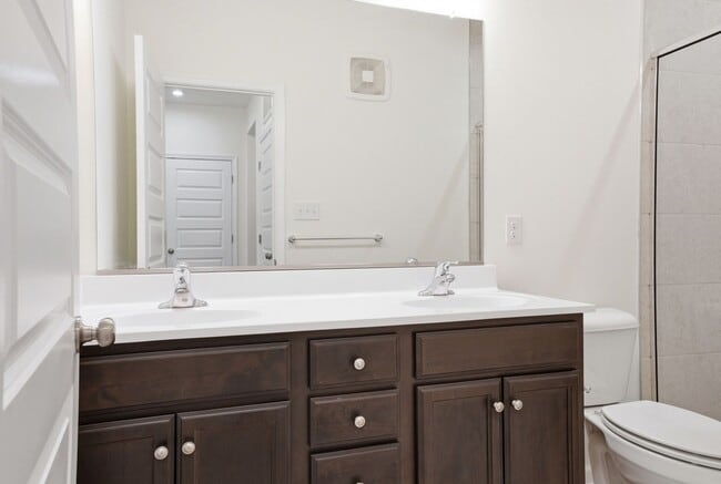 Building Photo - Stylish Townhouse Living in the Heart of Williamsburg