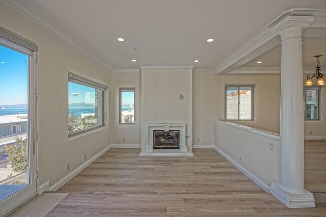 Building Photo - 301 35th St