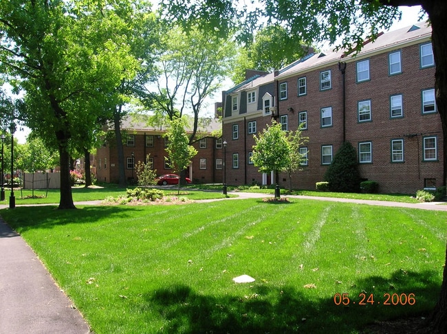 Building Photo - 734 North Terrace