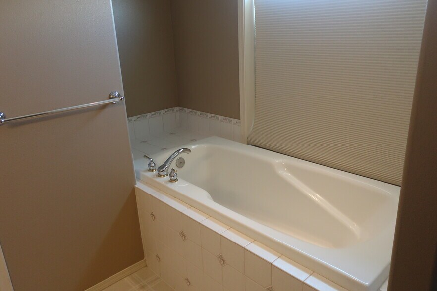 Building Photo - 466 Lower Daniels Dr