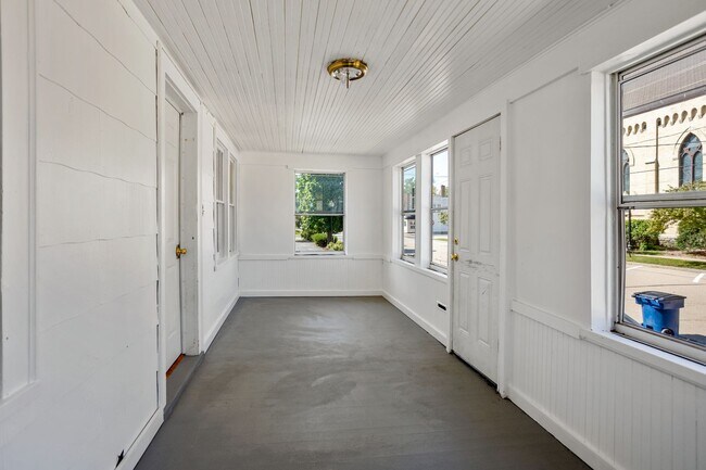 Building Photo - 209 Appleton St